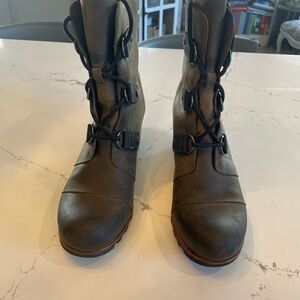 Sorel Women's Olive Lace-Up Boots